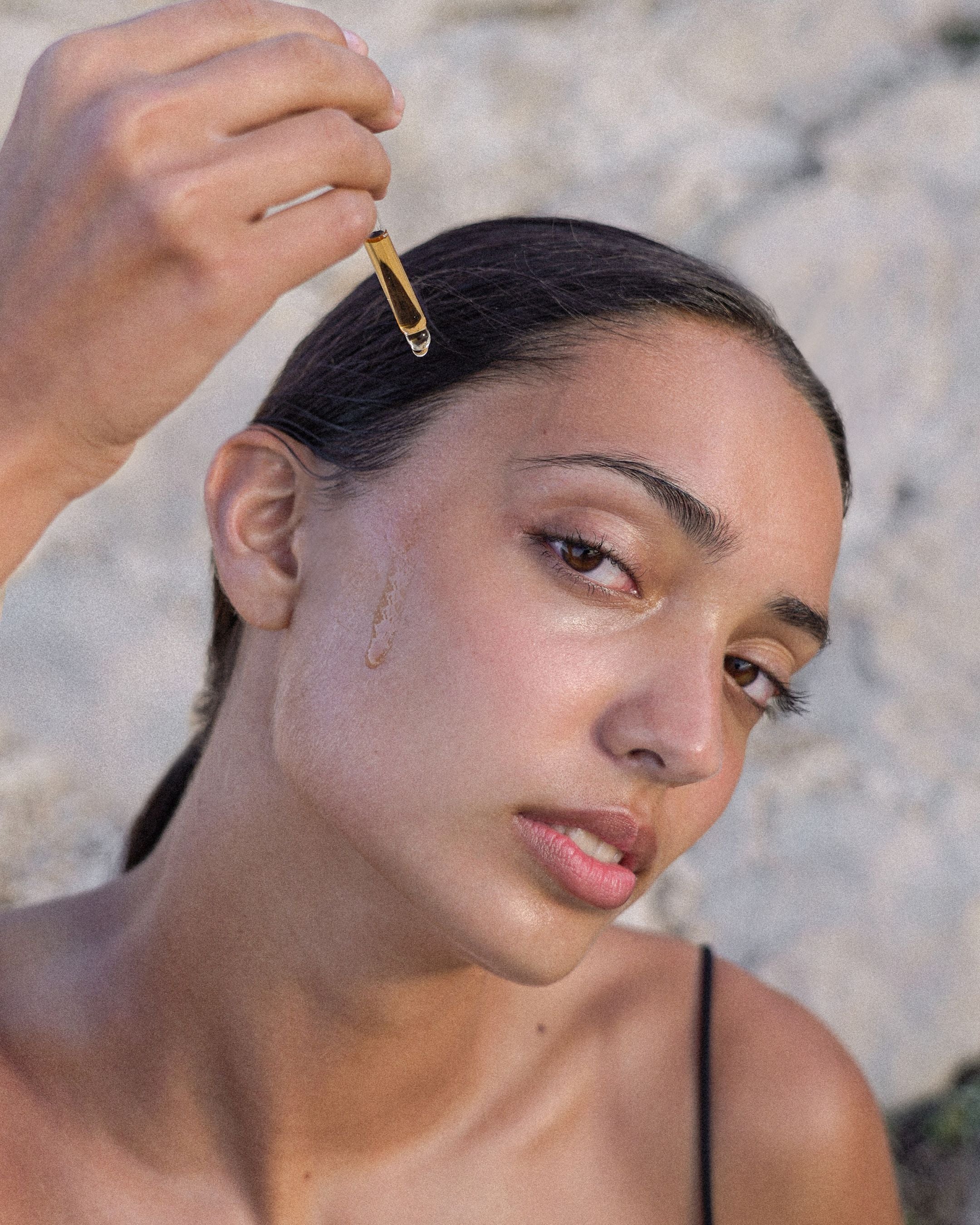 The Adaptogen Vitamin C Oil Serum - Image 8