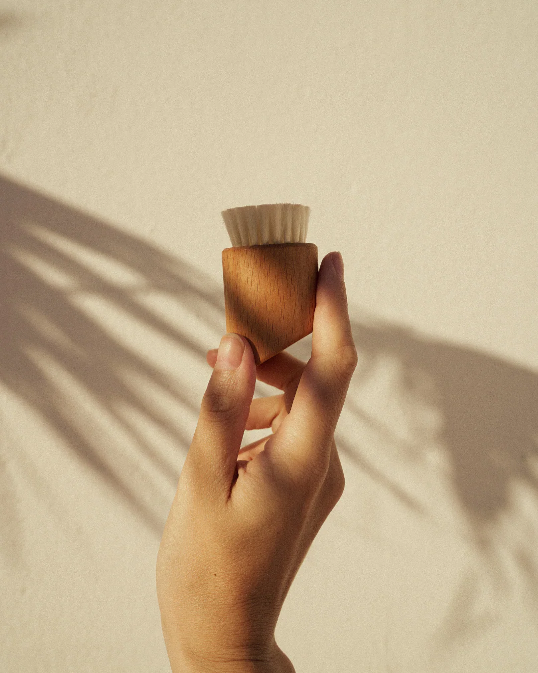 The Vegan Facial Dry Brush - Image 3